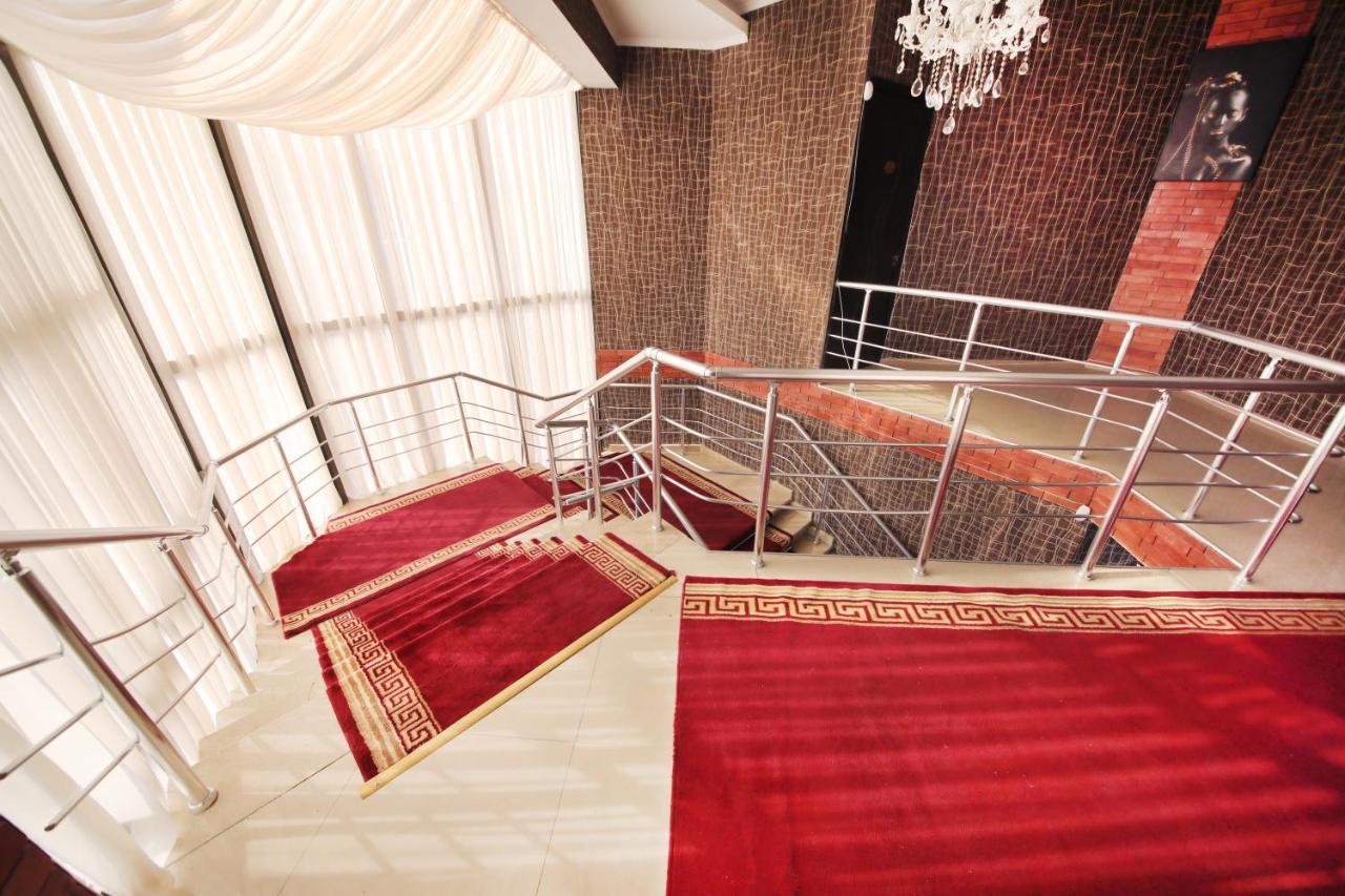 Hotel Tamari Koutaïssi Extérieur photo