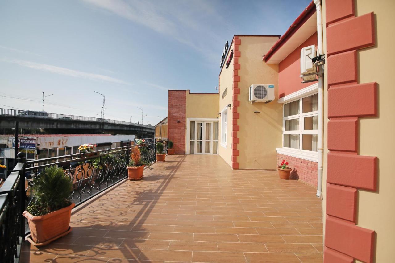 Hotel Tamari Koutaïssi Extérieur photo