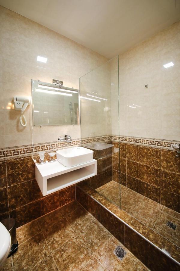 Hotel Tamari Koutaïssi Extérieur photo