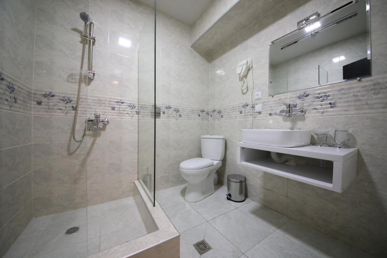 Hotel Tamari Koutaïssi Extérieur photo