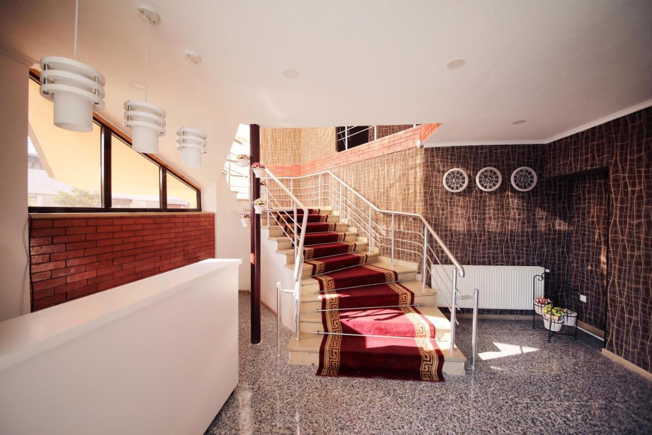 Hotel Tamari Koutaïssi Extérieur photo