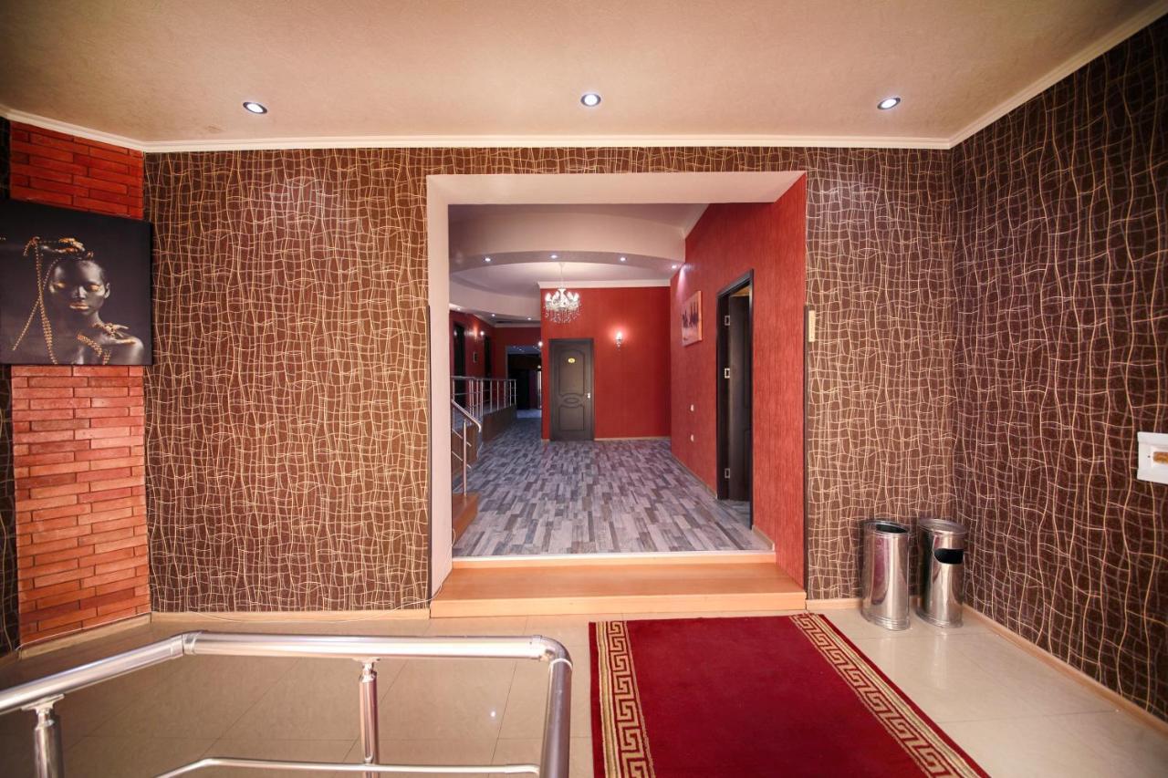 Hotel Tamari Koutaïssi Extérieur photo