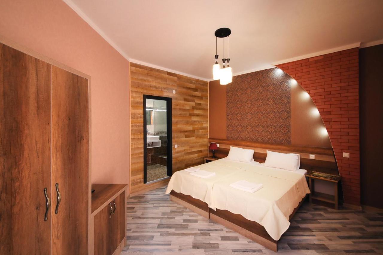 Hotel Tamari Koutaïssi Extérieur photo