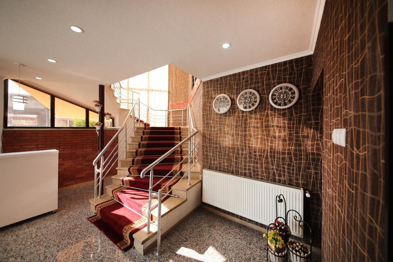 Hotel Tamari Koutaïssi Extérieur photo