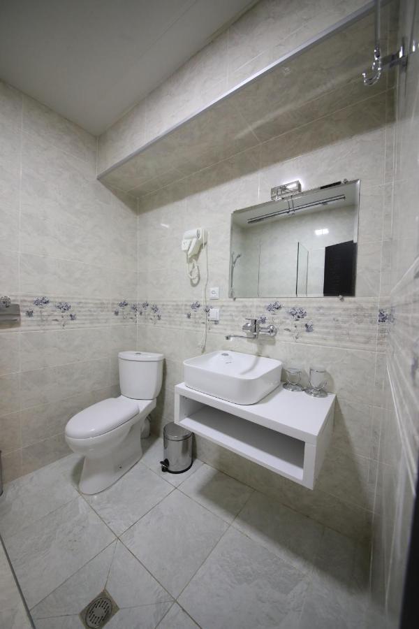 Hotel Tamari Koutaïssi Extérieur photo